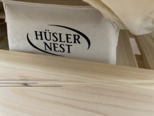 Husler Nest（ヒュスラーネスト）を落とし込みのベッドフレームに入れました